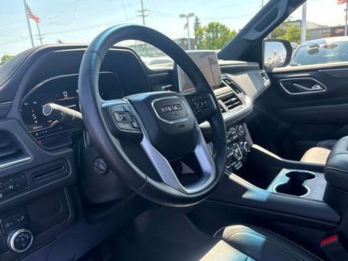Used 2023 GMC Yukon XL SLT w/ SLT Premium Package AWD/4WD image 13