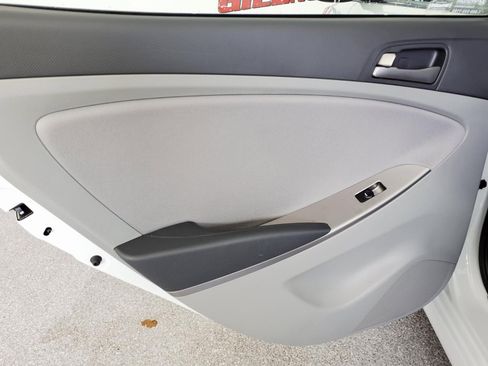 Used 2017 Hyundai Accent SE FWD image 11