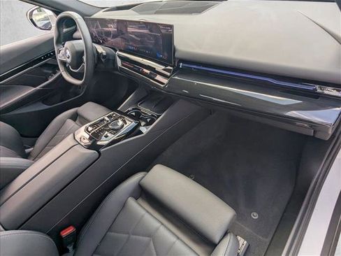 Certified 2024 BMW 530i w/ Premium Package RWD image 23
