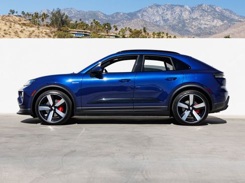 Certified 2025 Porsche Macan 4S Electric AWD/4WD image 2