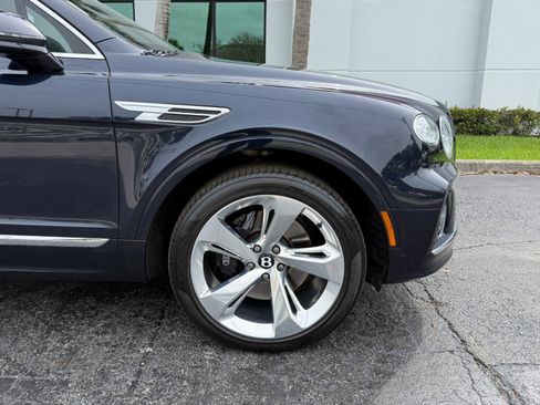 Used 2023 Bentley Bentayga Extended Wheelbase image 3