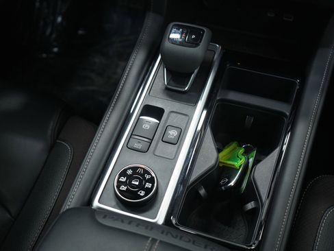 Used 2023 Nissan Pathfinder SL w/ SL Premium Package image 17