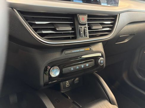 Used 2025 Ford Escape Platinum AWD/4WD image 21