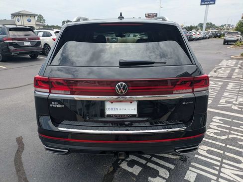 Used 2024 Volkswagen Atlas SEL AWD/4WD image 6