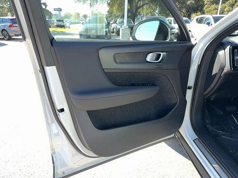 Certified 2023 Volvo C40 Recharge Core w/ Protection Package Premier image 9