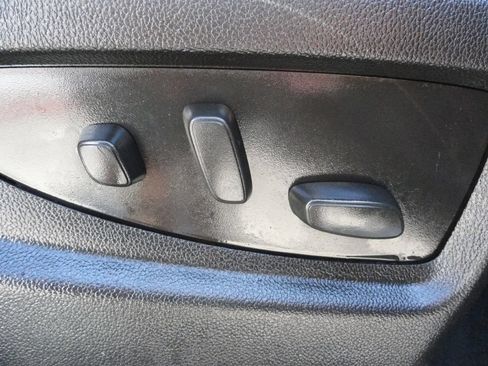 Used 2016 Chevrolet Suburban LS RWD image 25
