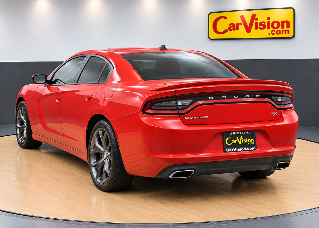 Used 2017 Dodge Charger R/T w/ Premium Group RWD image 4
