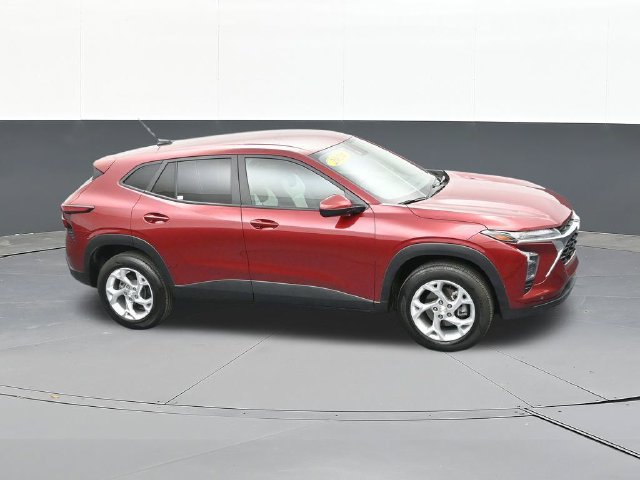 Used 2024 Chevrolet Trax LS w/ LS Convenience Package FWD image 57