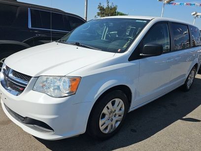 Used 2018 Dodge Grand Caravan SE w/ UConnect Hands-Free Group