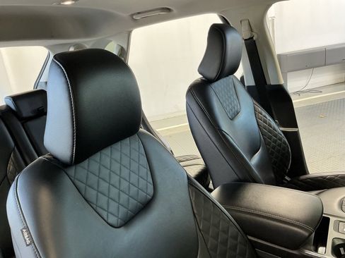 Used 2024 Ford Edge Titanium image 22