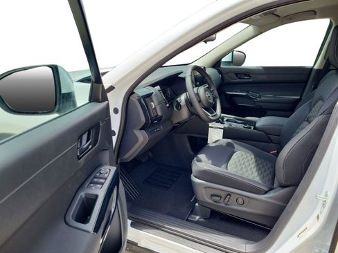 Used 2025 Nissan Pathfinder SV w/ Cargo Package image 9