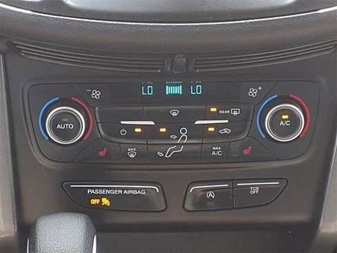 Used 2019 Ford Escape SE image 15