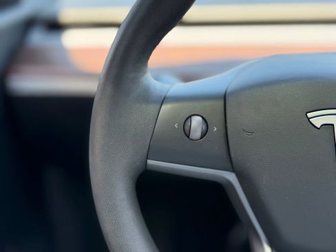 Used 2022 Tesla Model Y Long Range image 41