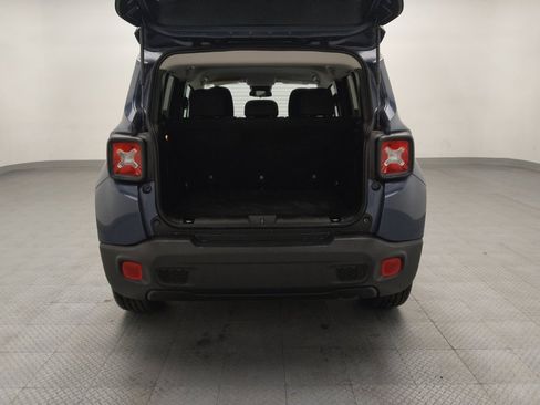 Used 2020 Jeep Renegade Latitude w/ Cold Weather Group image 29