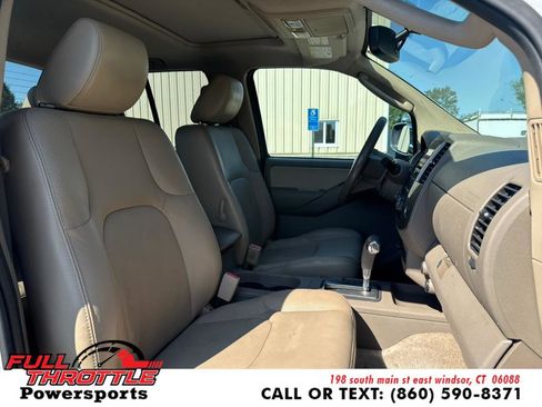 Used 2011 Nissan Frontier SL w/ Moonroof Pkg image 13