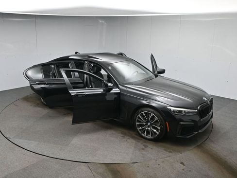 Used 2021 BMW 750i xDrive w/ Executive Package image 59