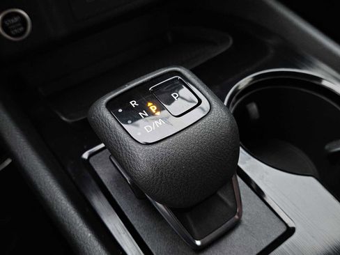 Used 2023 Nissan Rogue SV image 31