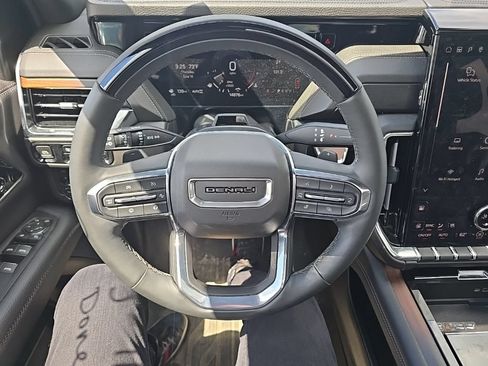 Used 2025 GMC Yukon Denali w/ Denali Reserve Package AWD/4WD image 26