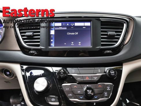 Used 2023 Chrysler Voyager LX FWD image 12
