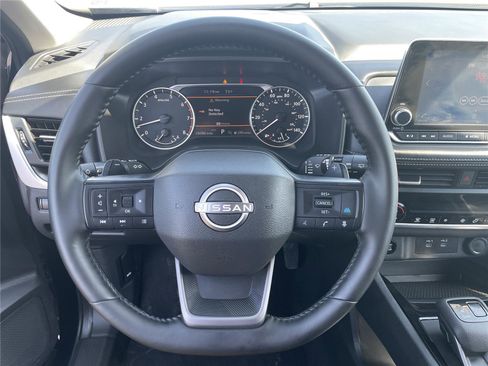 Used 2025 Nissan Rogue SV AWD/4WD image 12
