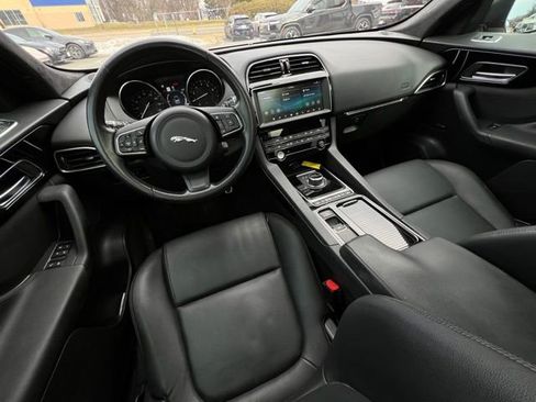 Used 2019 Jaguar F-PACE Premium image 27