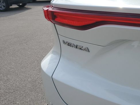 Certified 2022 Toyota Venza XLE AWD/4WD image 7