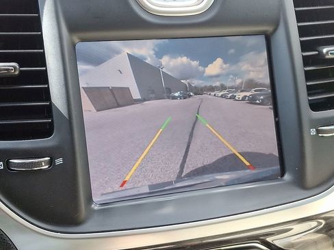 Used 2016 Chrysler 300 Limited image 19