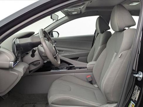 Used 2025 Hyundai Elantra SEL FWD image 14