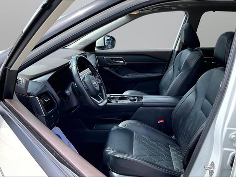 Used 2023 Nissan Rogue Platinum AWD/4WD image 16