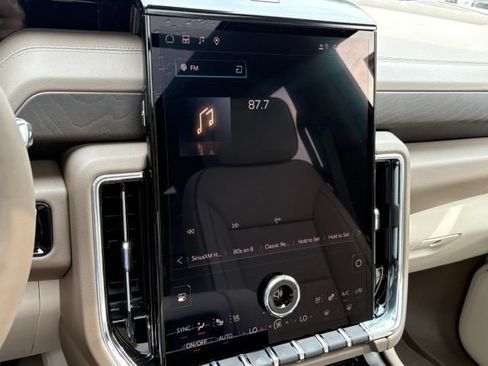 New 2026 GMC Yukon Denali w/ Denali Reserve Package AWD/4WD image 9