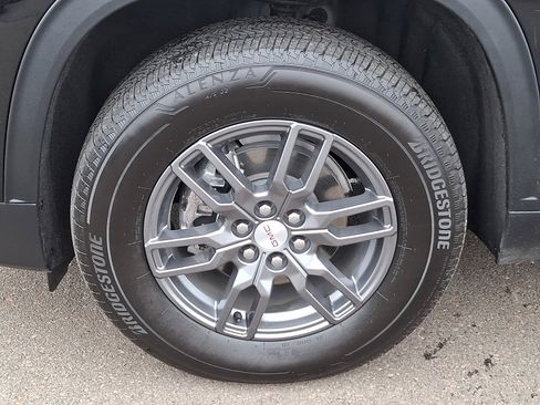 Used 2025 GMC Acadia Elevation image 8