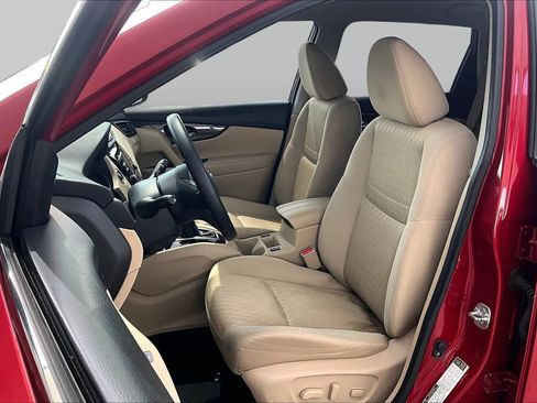 Used 2017 Nissan Rogue SV FWD image 8