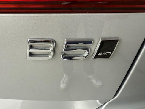Used 2024 Volvo XC60 B5 Core image 5