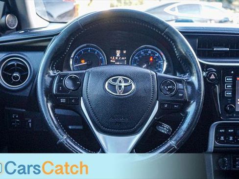 Used 2018 Toyota Corolla XLE image 34