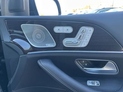 Used 2025 Mercedes-Benz GLS 450 4MATIC image 38