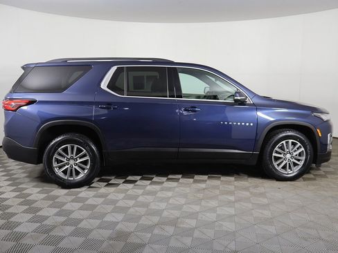 Used 2023 Chevrolet Traverse LT w/ Rear Camera Mirror Package image 19