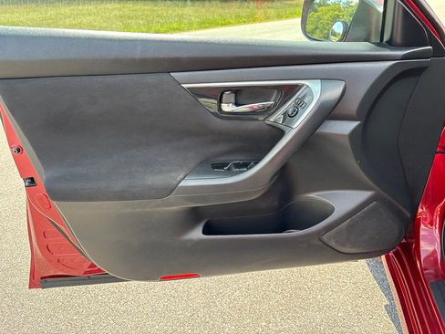 Used 2014 Nissan Altima 2.5 S w/ Display Audio Package FWD image 10