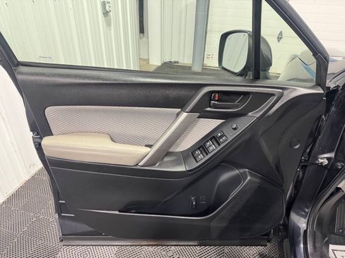 Used 2017 Subaru Forester 2.5i Premium w/ Protection Package #1 AWD/4WD image 8