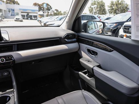 Certified 2023 Honda Pilot Elite image 6