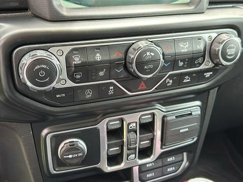 Used 2022 Jeep Gladiator Overland AWD/4WD image 18