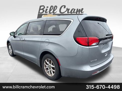 Used 2017 Chrysler Pacifica Touring FWD image 12