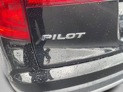 Used 2018 Honda Pilot Touring image 14