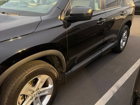 Used 2023 Honda Pilot LX image 2