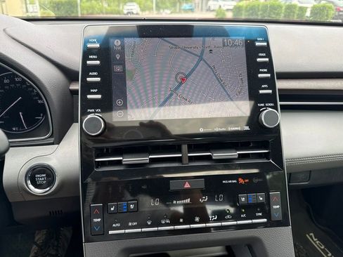 Used 2019 Toyota Avalon Limited FWD image 12