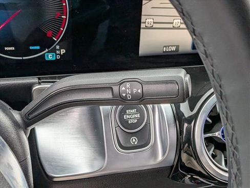 Used 2025 Mercedes-Benz GLB 250 4MATIC image 12