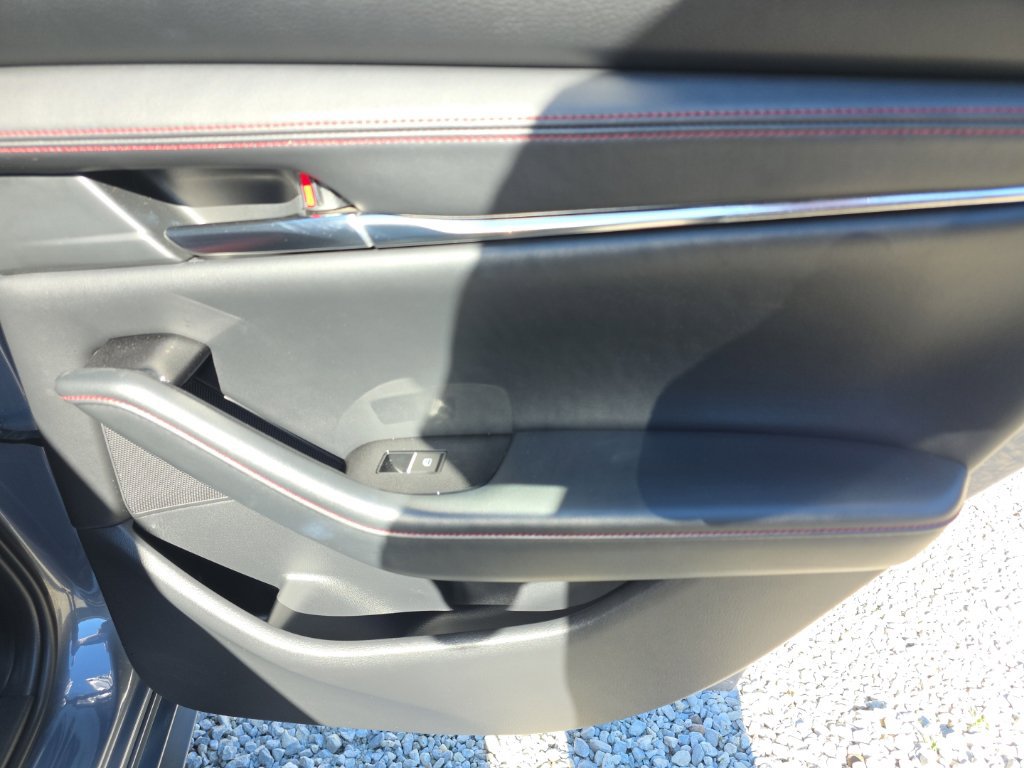 Used 2023 MAZDA MAZDA3 s FWD image 19