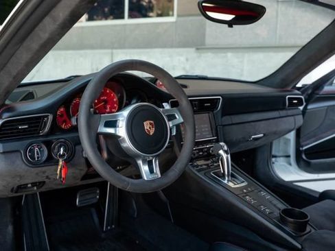 Used 2015 Porsche 911 GT3 RWD image 43