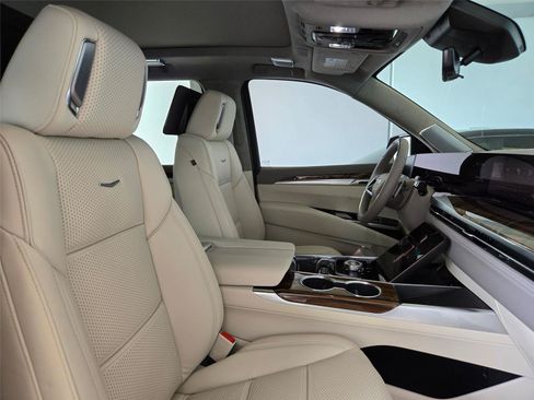 New 2026 Cadillac Escalade ESV Platinum Sport w/ LPO, Floor Liner Package AWD/4WD image 30