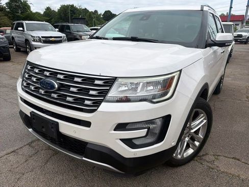 Used 2017 Ford Explorer Limited w/ Equipment Group 301A AWD/4WD image 2