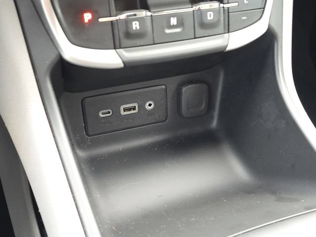 Used 2022 GMC Terrain SLE w/ Driver Convenience Package FWD image 34